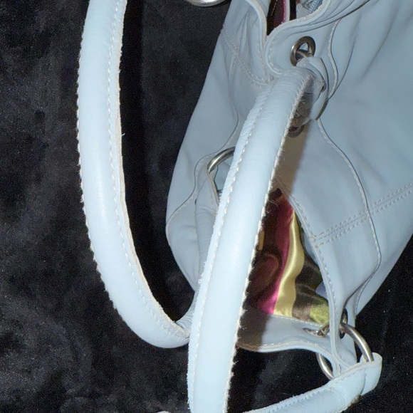 Tignanello White Leather Shoulder Bag with Elegant Pleating - Picture 16 of 16